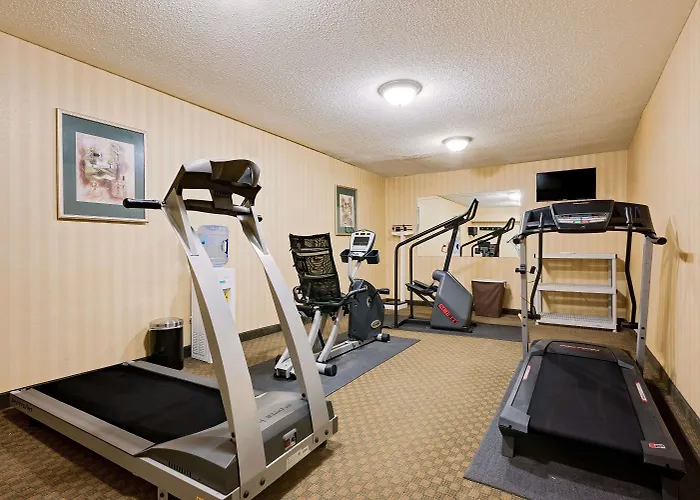 Ramada By Wyndham Cleveland Airport West