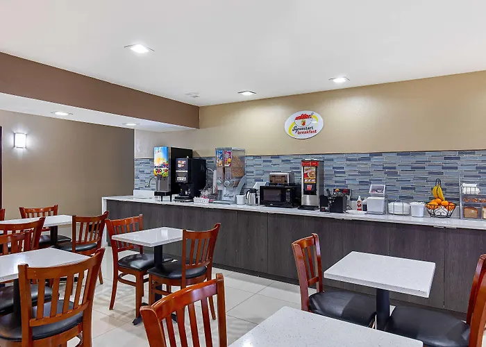 Super 8 By Wyndham Eddyville/Kuttawa