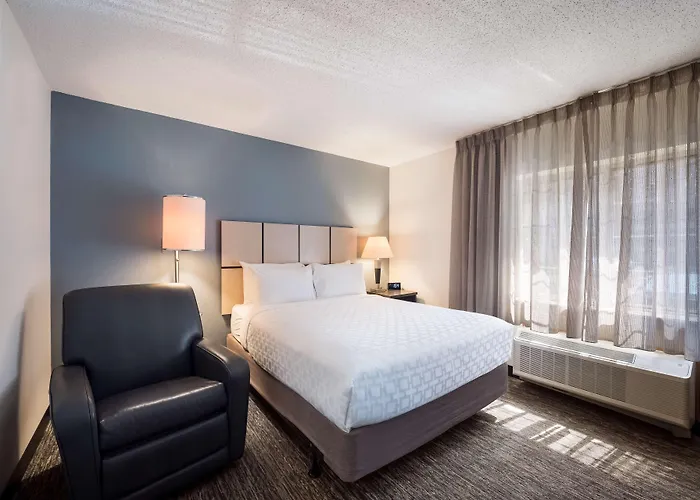 Sonesta Simply Suites Naperville Warrenville