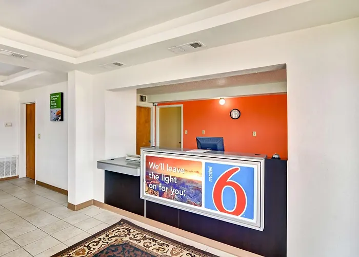 Motel 6-Lindale, Tx