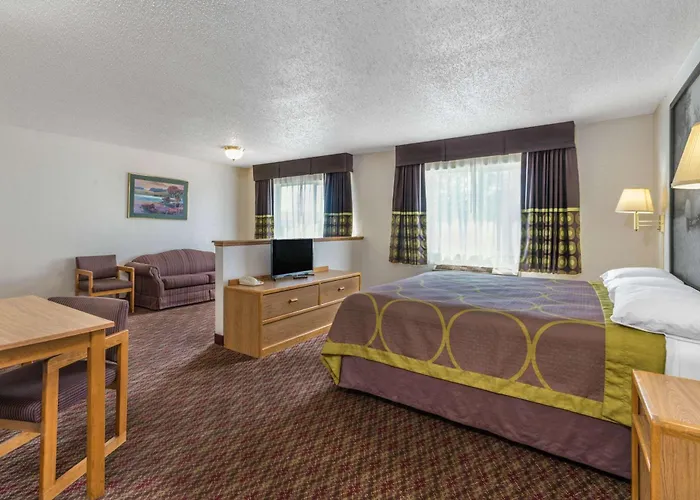 Super 8 By Wyndham Fountain
