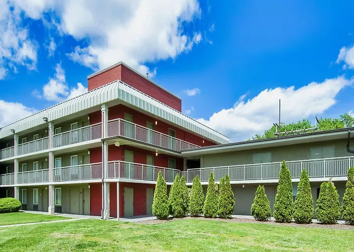Days Inn & Suites By Wyndham Johnson City