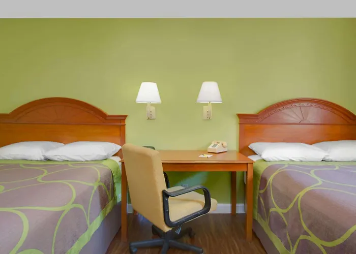 Super-8-Gainesville-I-75-Hospital-University-Area