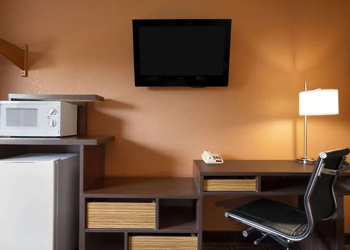 Super 8 By Wyndham Fairview Heights-St. Louis