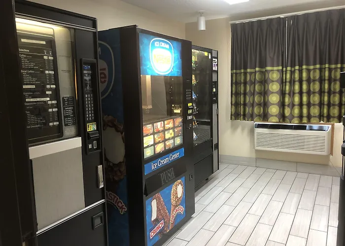 Super 8 By Wyndham Bedford Dfw Airport West