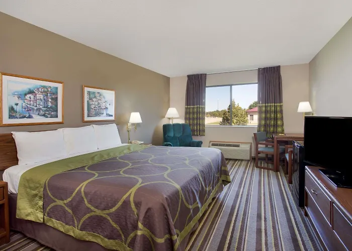 Super 8 Charles City