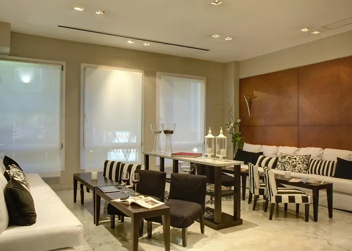 Broadway Hotel & Suites