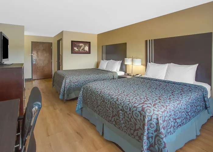 Days Inn By Wyndham Le Roy/Bloomington Southeast