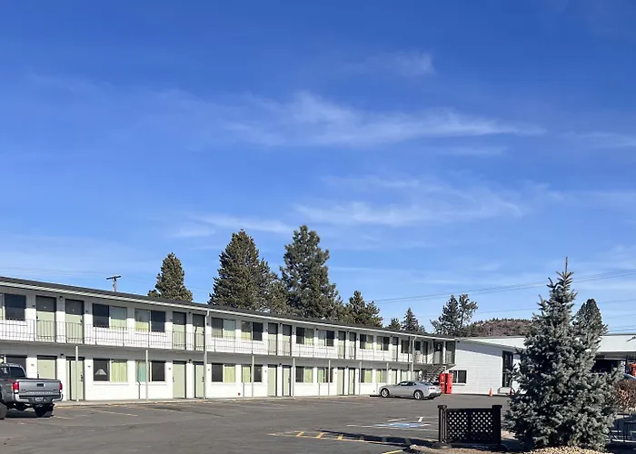 Bend Inn & Suites