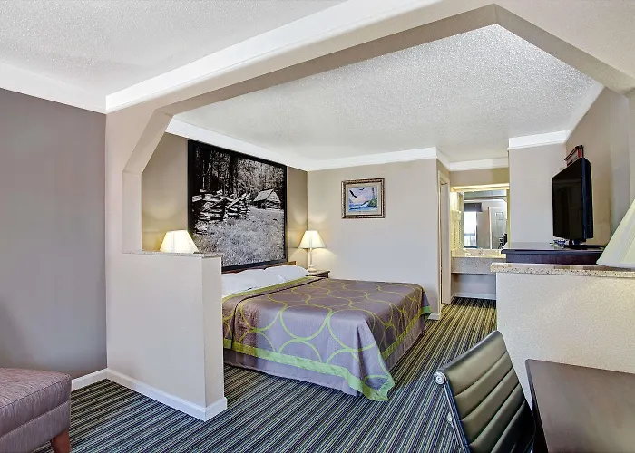 Super 8 By Wyndham Knoxville East