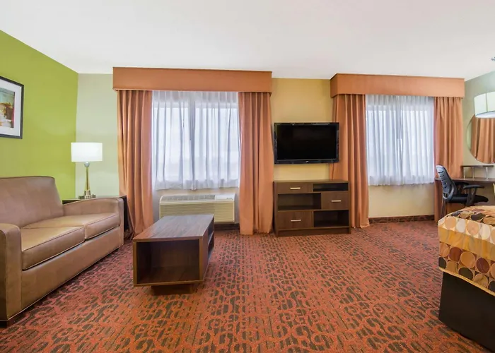 Super 8 By Wyndham Portales