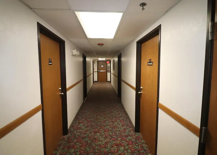 Travelodge By Wyndham Redwood Falls