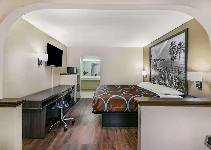 Super 8 By Wyndham Moss Point