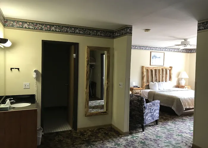 Super 8 By Wyndham Bridgeview Of Mackinaw City