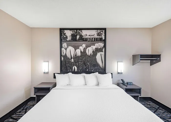 Super 8 By Wyndham Charlottesville
