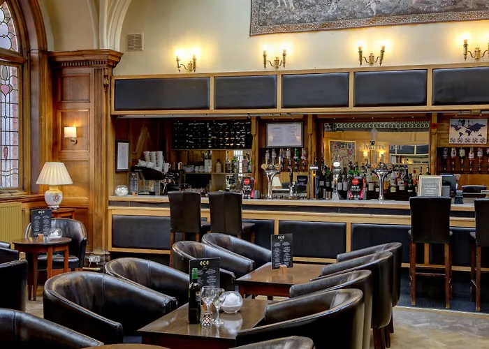 Crown & Mitre Hotel
