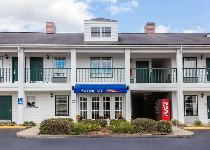 Baymont By Wyndham Waycross Hotel