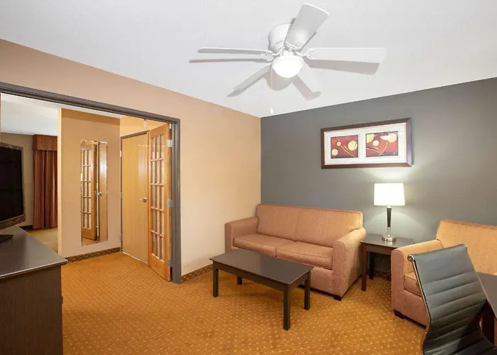 Baymont By Wyndham Coralville
