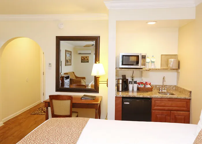 La Fiesta Ocean Inn & Suites