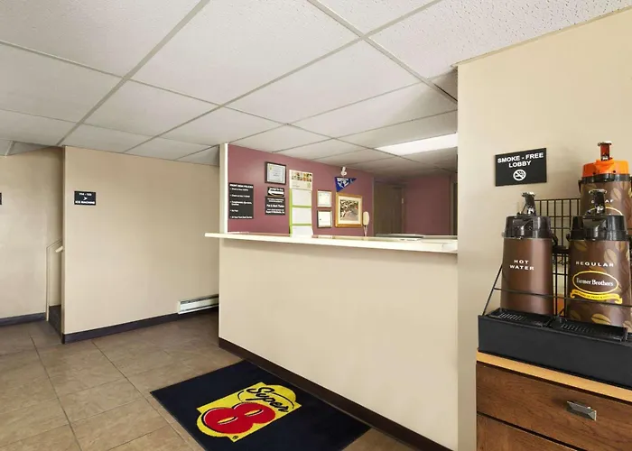 Super 8 By Wyndham Redfield