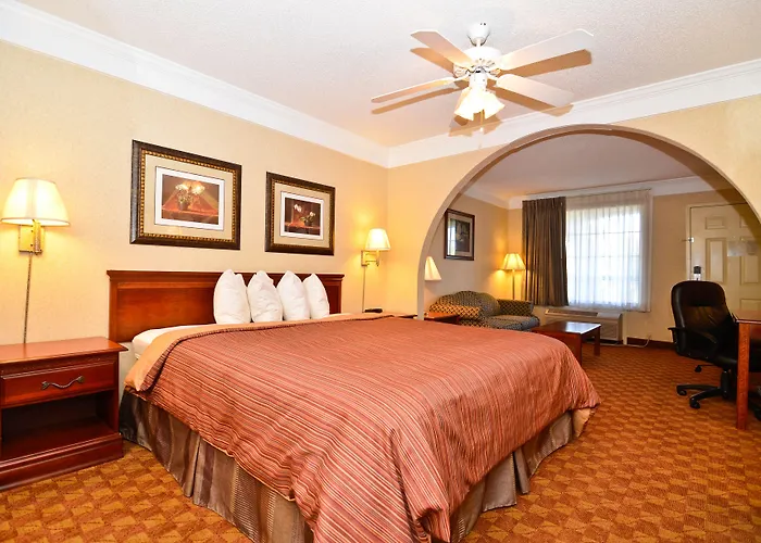 Peach State Inn & Suites