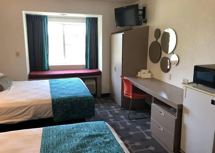 Red Lion Inn & Suites Elk Grove Village