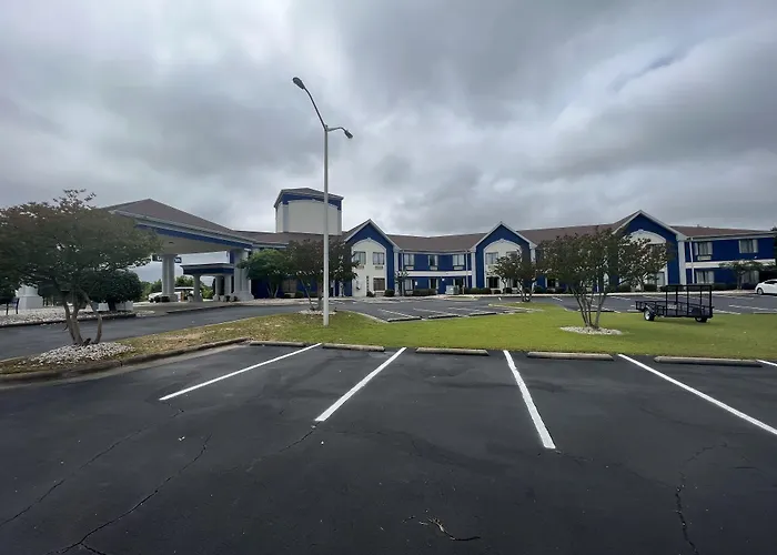Days Inn By Wyndham Louisburg