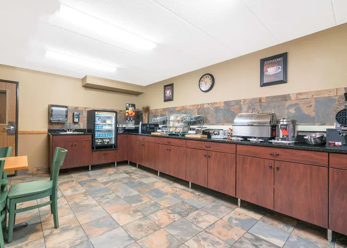 Days Inn & Suites By Wyndham Baxter Brainerd Area
