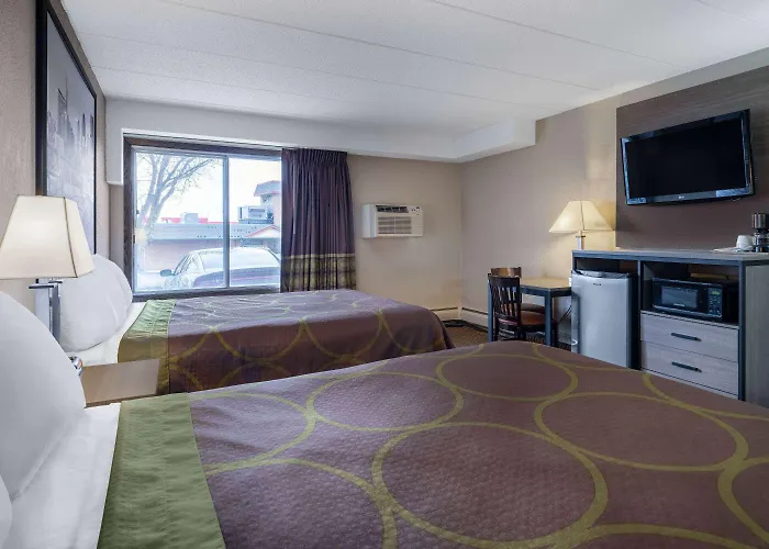Super 8 By Wyndham Owatonna