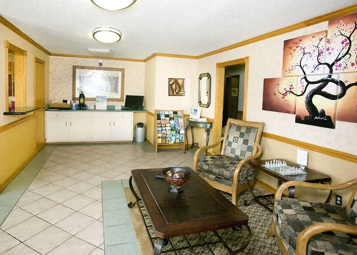 Super 8 By Wyndham Van Buren/Ft. Smith Area