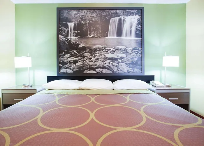 Super 8 By Wyndham Van Buren/Ft. Smith Area