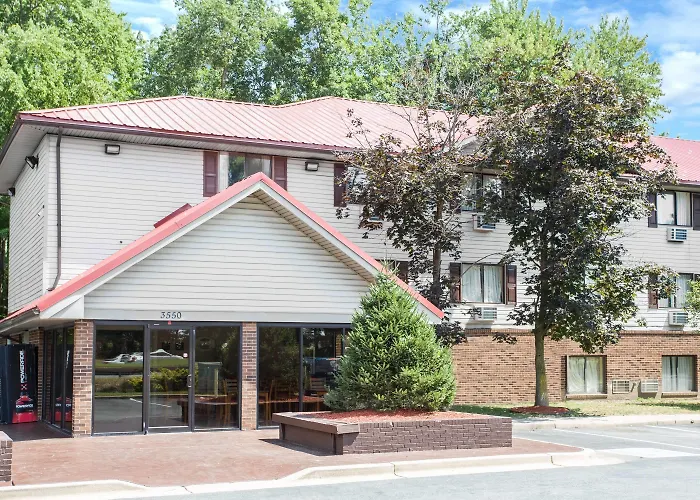 Red Carpet Inn - Waldorf