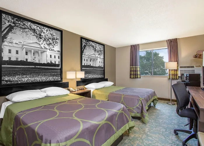 Red Carpet Inn - Waldorf