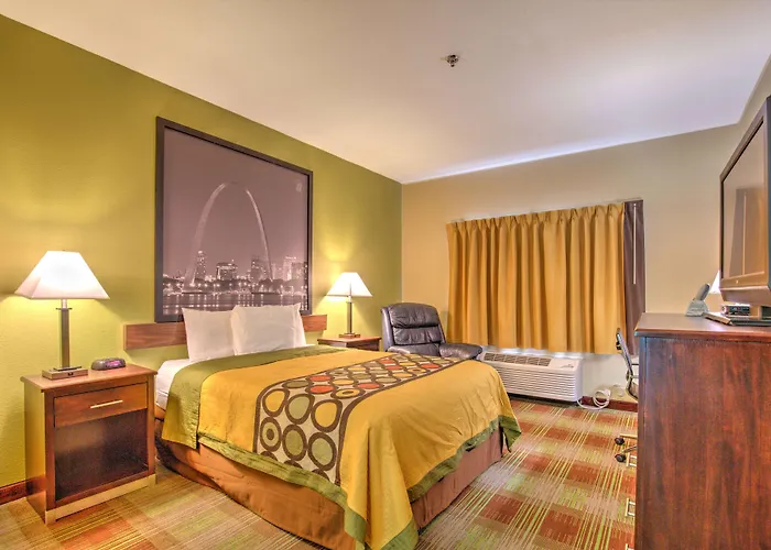 Super 8 By Wyndham Waterloo