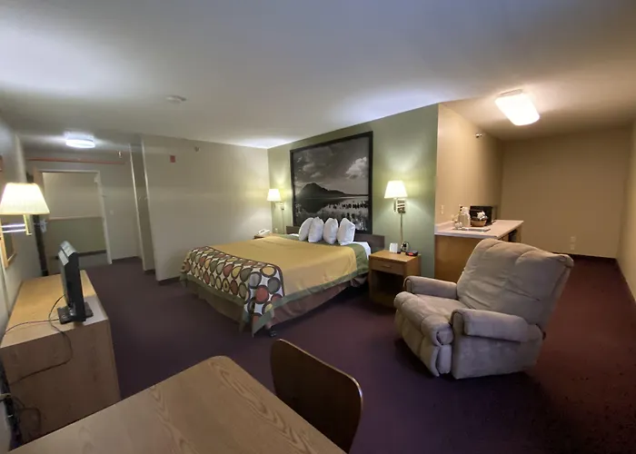 Super 8 By Wyndham Beresford
