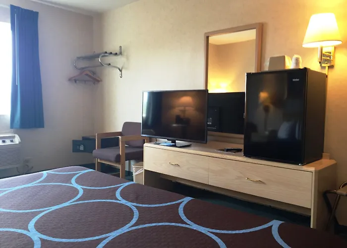 Super 8 By Wyndham Canandaigua