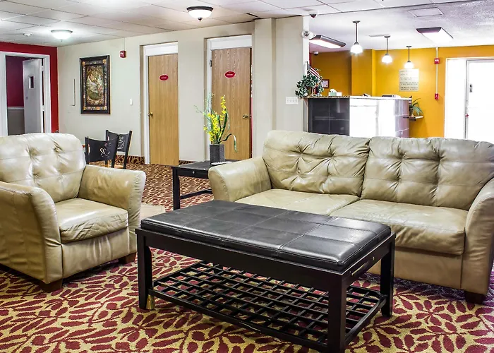 Econo Lodge Inn & Suites Walnut