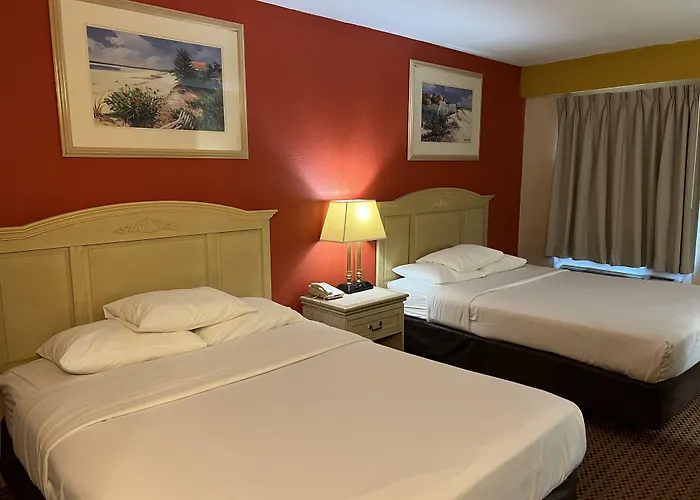 Econo Lodge Inn & Suites Walnut