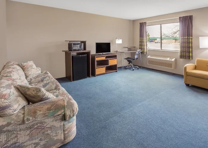Super 8 By Wyndham Hebron Lowell Area