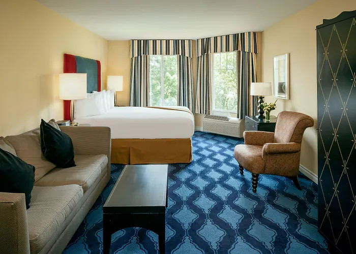 Plaza Inn & Suites At Ashland Creek