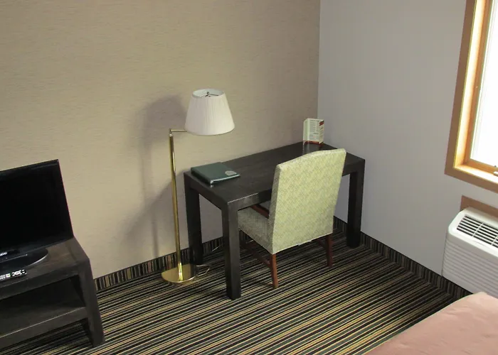 Woodfield Inn And Suites