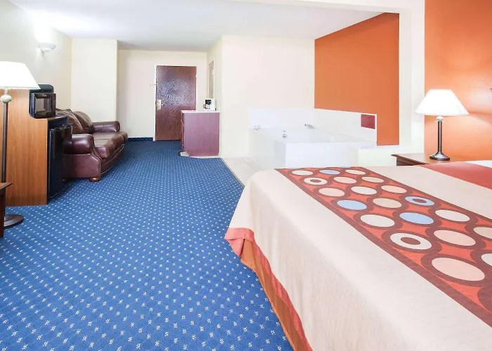 Super 8 By Wyndham White Hall
