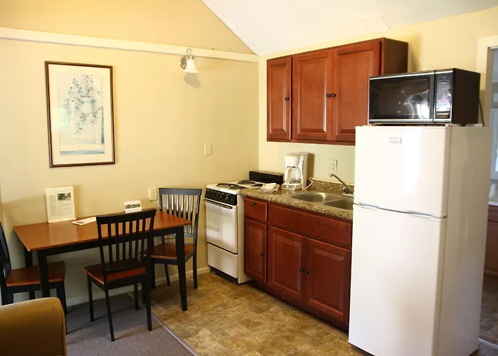Kennebunk Gallery Motel And Cottages