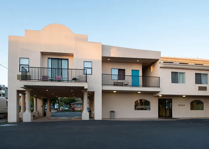 Edgewater Inn And Suites