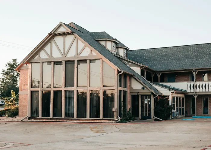 Victorian Inn & Suites