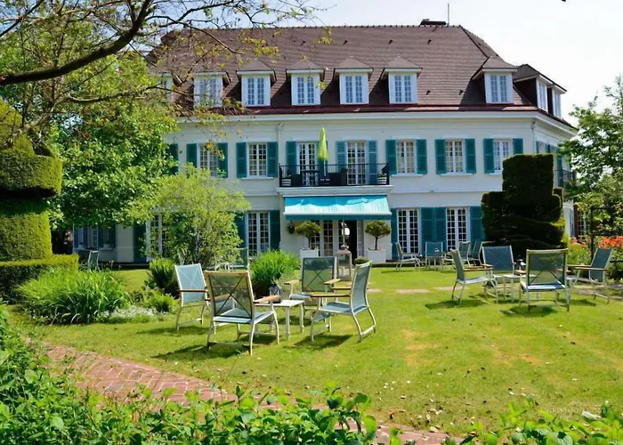 Chateau De Montreuil