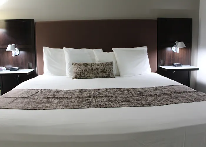 Westbridge Inn & Suites