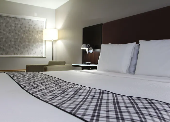 Westbridge Inn & Suites