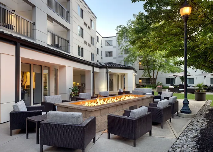 Courtyard Edison Woodbridge