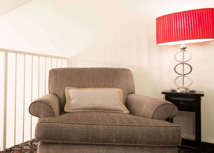 Super 8 By Wyndham Richmond